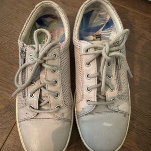 Born Women's Sneakers - Light Gray